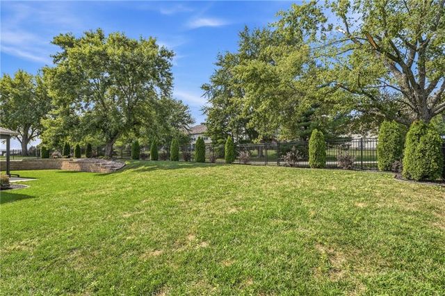 4404 SW Nautilus Place, Lee's Summit, MO 64082