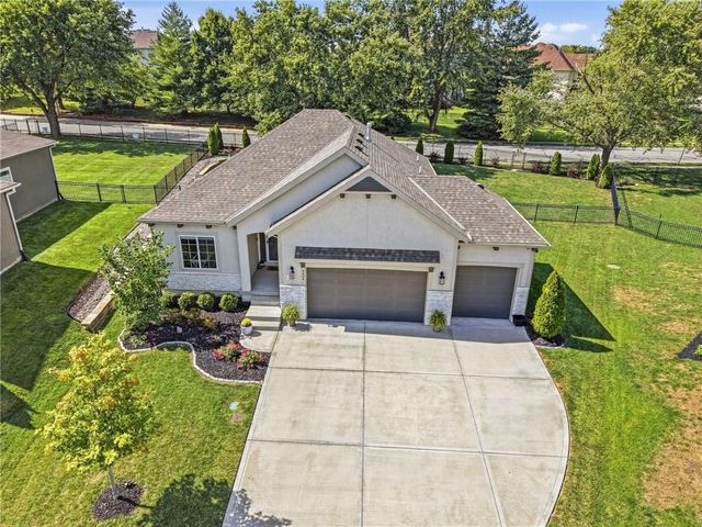 4404 SW Nautilus Place, Lee's Summit, MO 64082