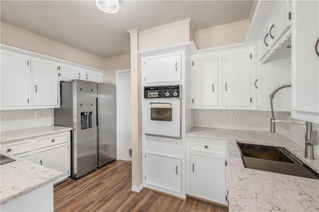 2906 Woodmeadow Drive, Bryan, TX 77802