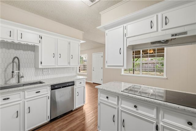 2906 Woodmeadow Drive, Bryan, TX 77802