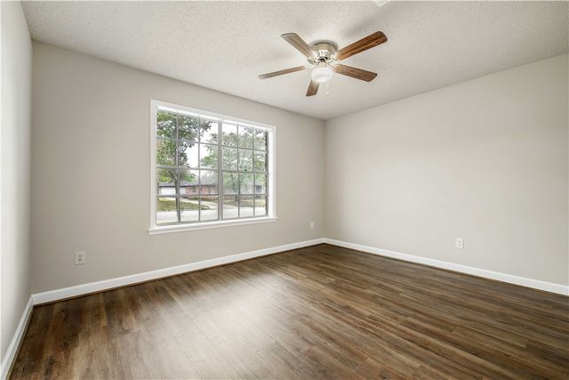 2906 Woodmeadow Drive, Bryan, TX 77802