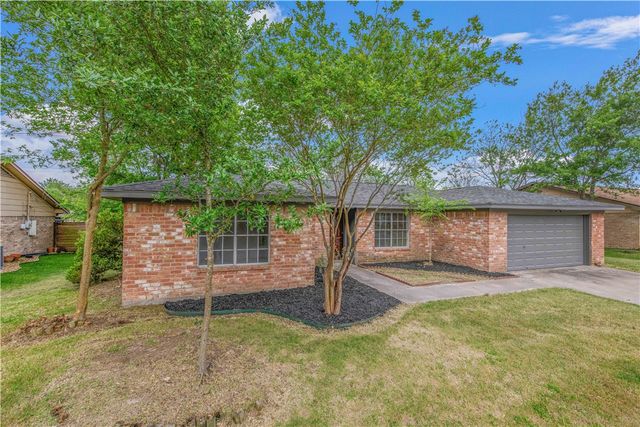 2906 Woodmeadow Drive, Bryan, TX 77802