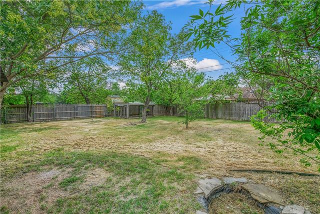 2906 Woodmeadow Drive, Bryan, TX 77802