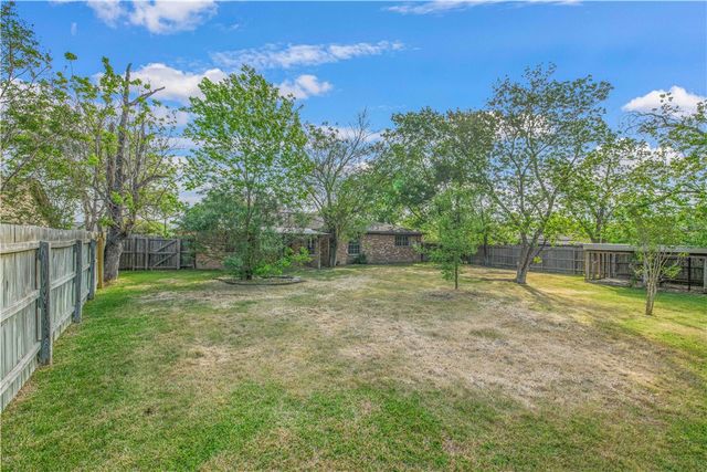 2906 Woodmeadow Drive, Bryan, TX 77802