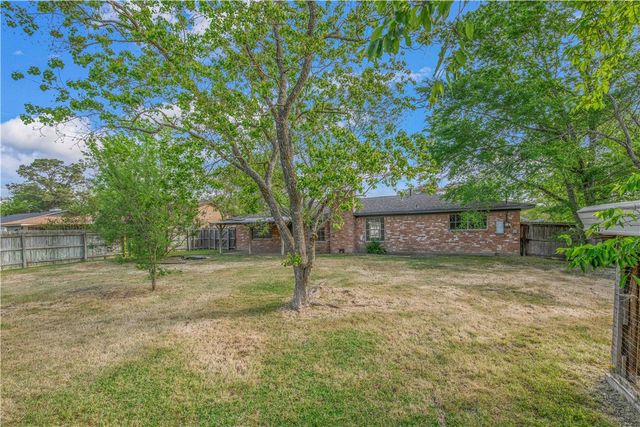 2906 Woodmeadow Drive, Bryan, TX 77802