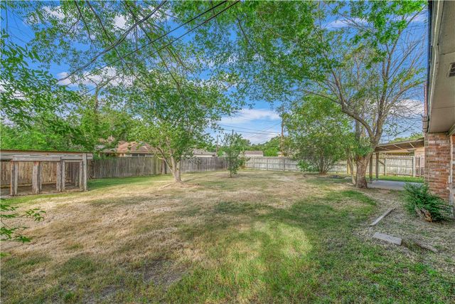 2906 Woodmeadow Drive, Bryan, TX 77802