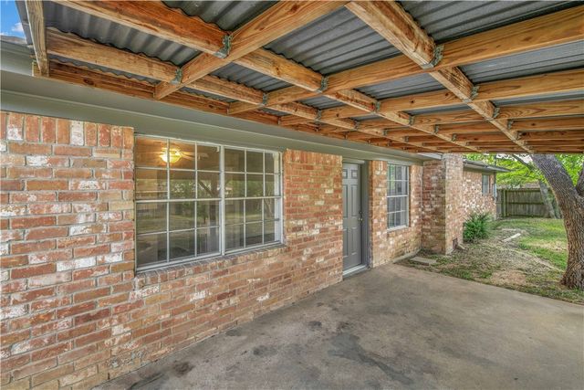 2906 Woodmeadow Drive, Bryan, TX 77802