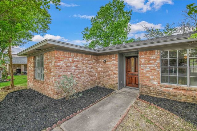 2906 Woodmeadow Drive, Bryan, TX 77802
