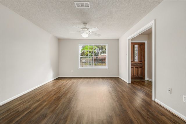 2906 Woodmeadow Drive, Bryan, TX 77802