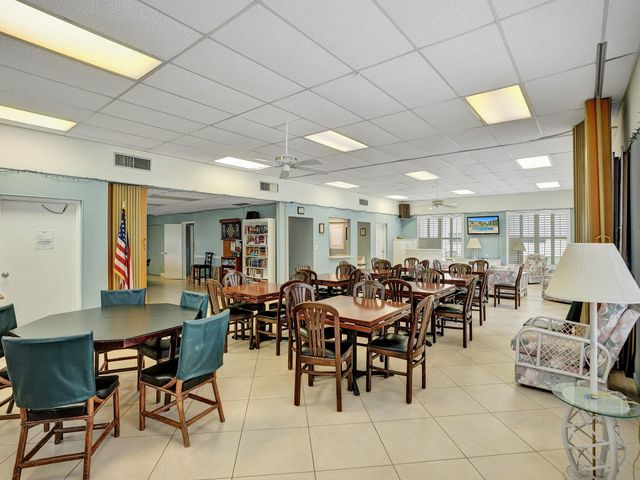 810 SE 7TH Street 207, Deerfield Beach, FL 33441