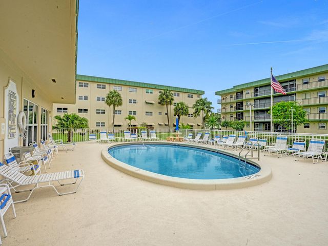 810 SE 7TH Street 207, Deerfield Beach, FL 33441