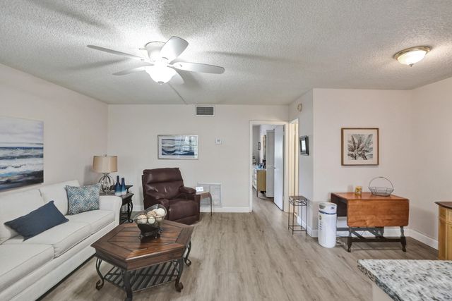810 SE 7TH Street 207, Deerfield Beach, FL 33441