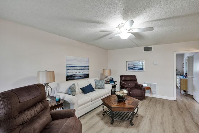 810 SE 7TH Street 207, Deerfield Beach, FL 33441