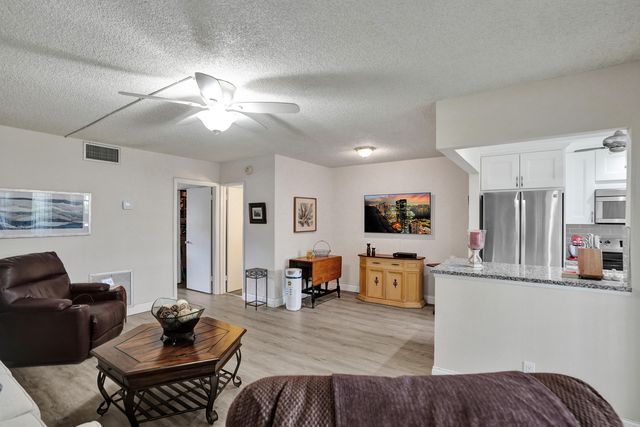 810 SE 7TH Street 207, Deerfield Beach, FL 33441