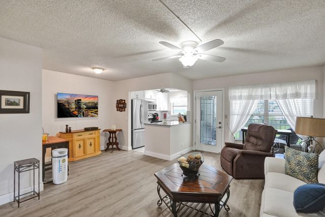 810 SE 7TH Street 207, Deerfield Beach, FL 33441