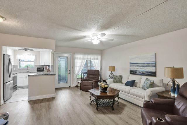 810 SE 7TH Street 207, Deerfield Beach, FL 33441