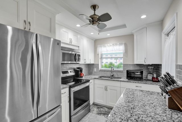 810 SE 7TH Street 207, Deerfield Beach, FL 33441