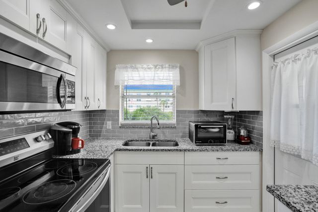 810 SE 7TH Street 207, Deerfield Beach, FL 33441