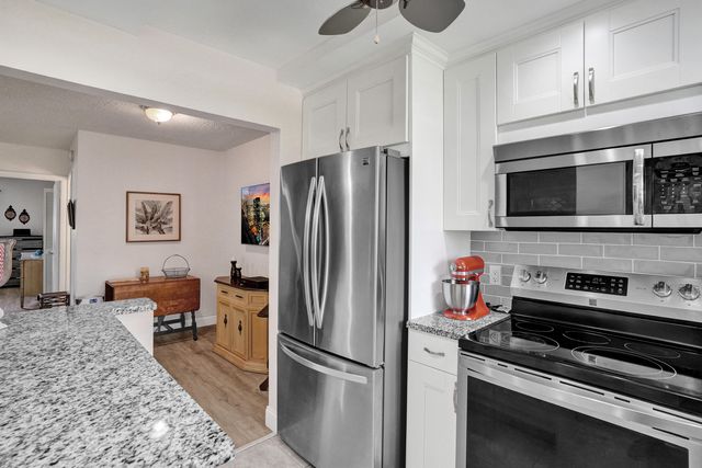 810 SE 7TH Street 207, Deerfield Beach, FL 33441