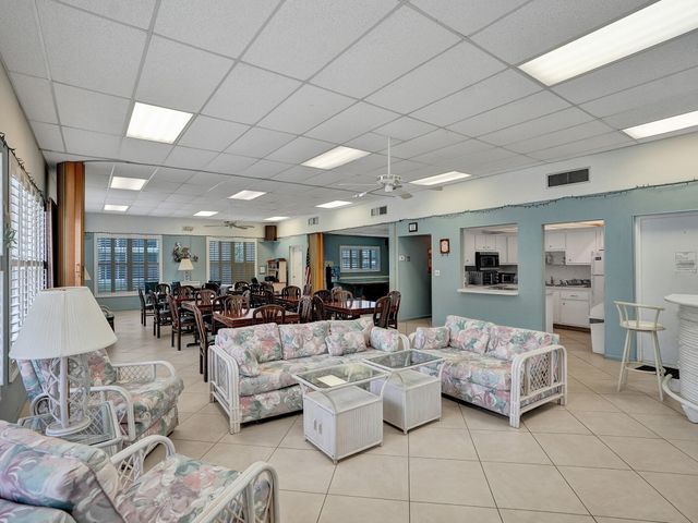 810 SE 7TH Street 207, Deerfield Beach, FL 33441