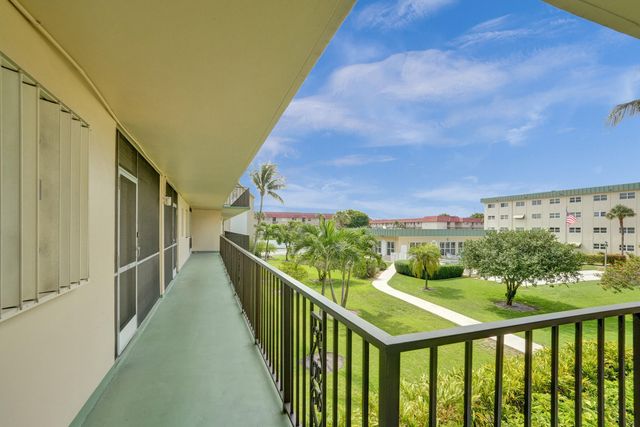 810 SE 7TH Street 207, Deerfield Beach, FL 33441