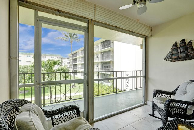 810 SE 7TH Street 207, Deerfield Beach, FL 33441