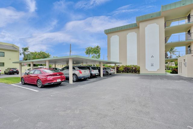 810 SE 7TH Street 207, Deerfield Beach, FL 33441