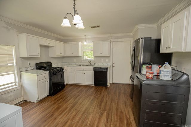320 S border, Benton, AR 72015