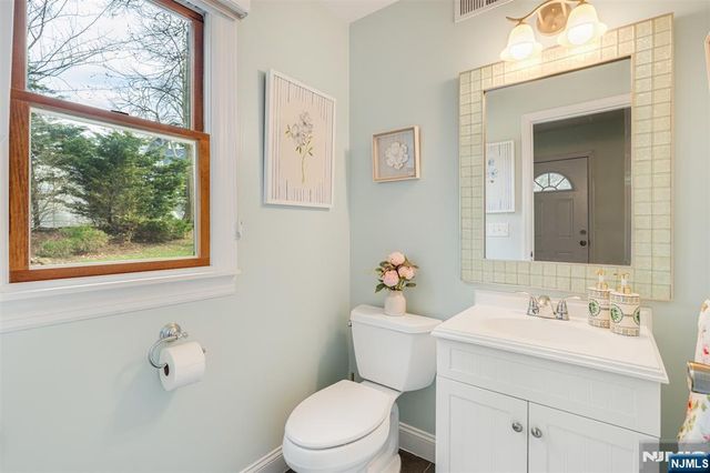 8 Dean Court, Rutherford, NJ 07070