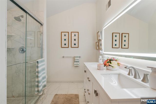 8 Dean Court, Rutherford, NJ 07070