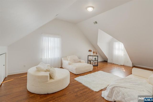 8 Dean Court, Rutherford, NJ 07070