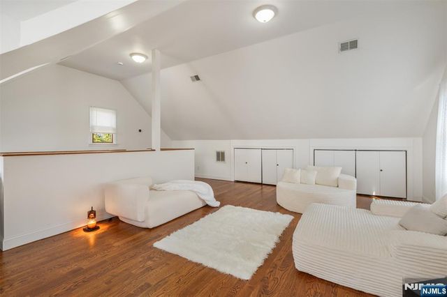 8 Dean Court, Rutherford, NJ 07070