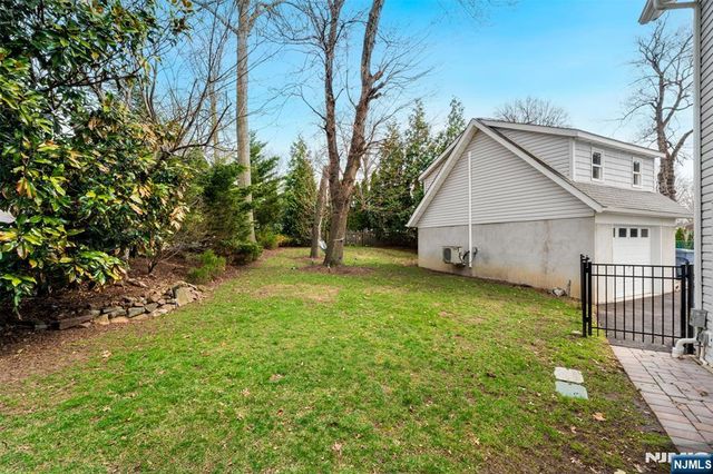 8 Dean Court, Rutherford, NJ 07070