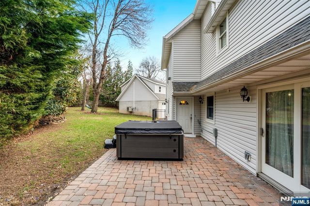 8 Dean Court, Rutherford, NJ 07070