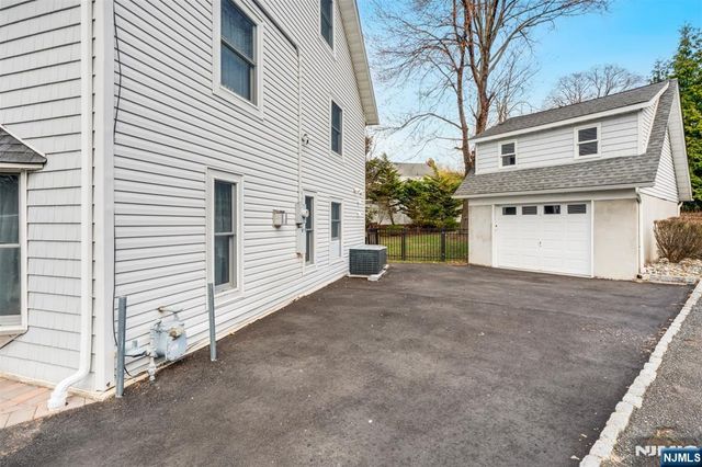 8 Dean Court, Rutherford, NJ 07070