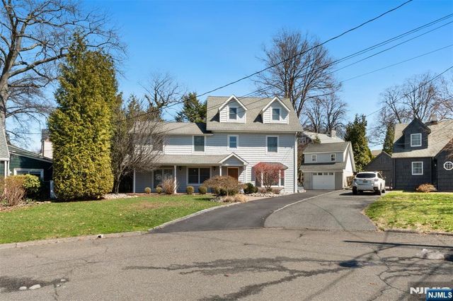 8 Dean Court, Rutherford, NJ 07070