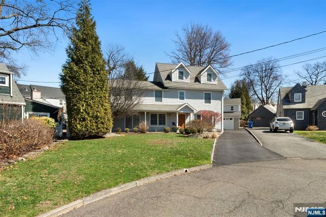 8 Dean Court, Rutherford, NJ 07070
