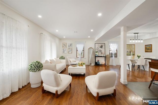 8 Dean Court, Rutherford, NJ 07070