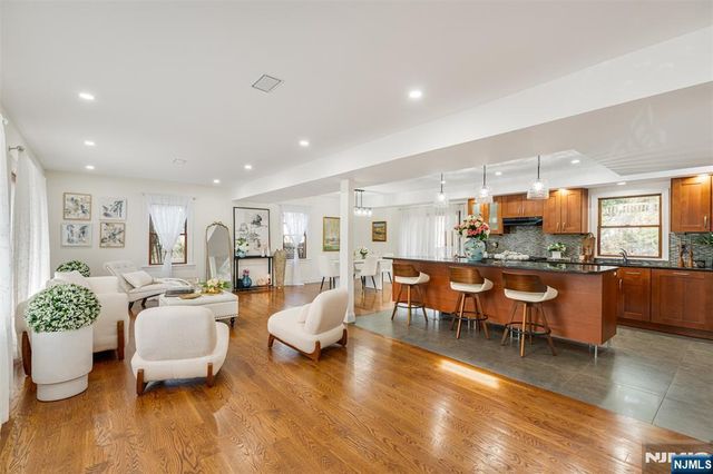 8 Dean Court, Rutherford, NJ 07070