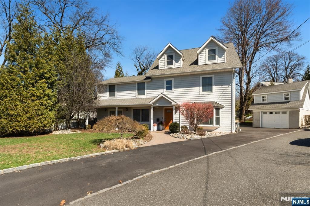 8 Dean Court, Rutherford, NJ 07070