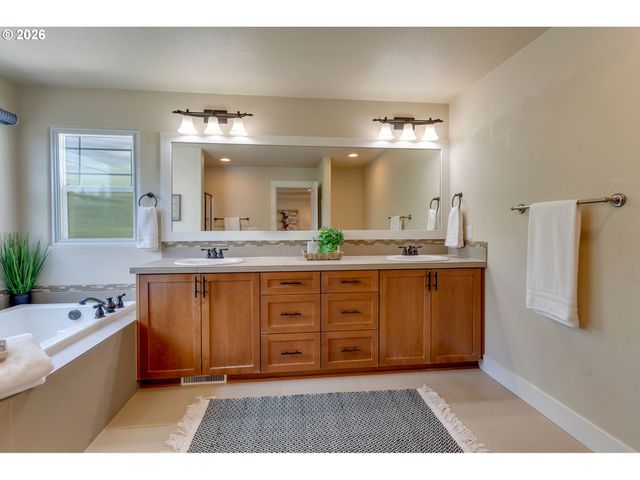 10105 Sw SIRE Ter, Beaverton, OR 97008