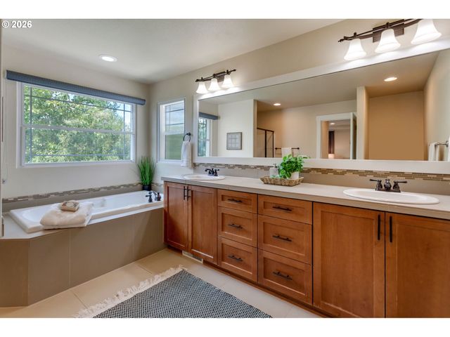 10105 Sw SIRE Ter, Beaverton, OR 97008