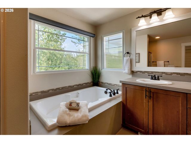 10105 Sw SIRE Ter, Beaverton, OR 97008