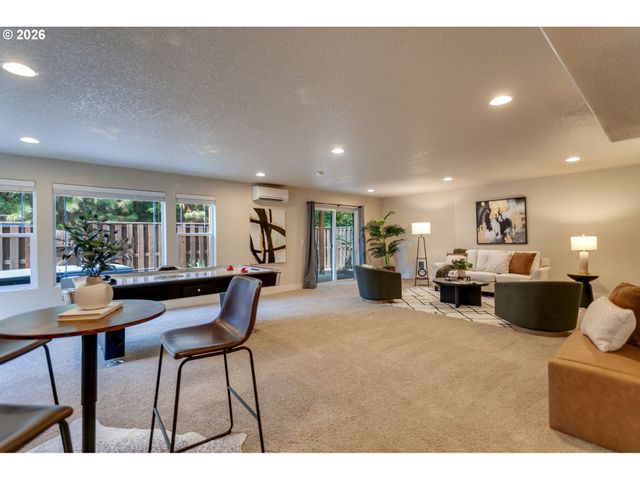 10105 Sw SIRE Ter, Beaverton, OR 97008