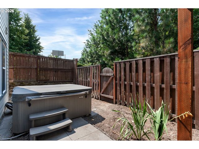 10105 Sw SIRE Ter, Beaverton, OR 97008