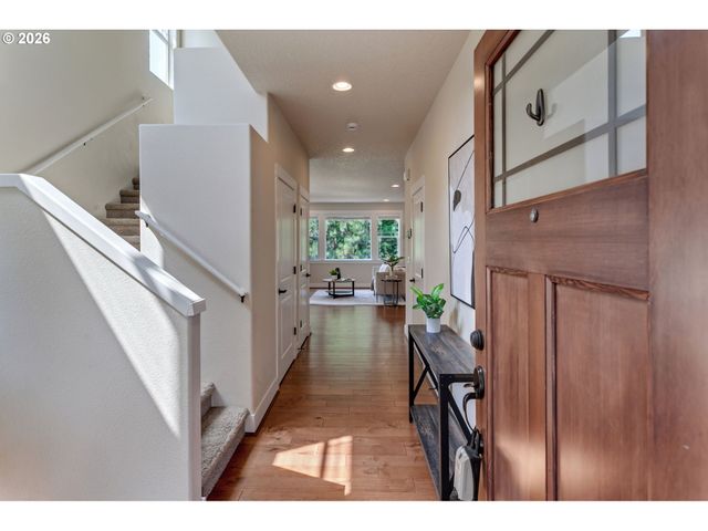 10105 Sw SIRE Ter, Beaverton, OR 97008