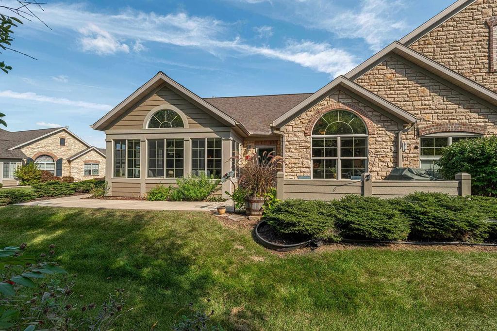 37 Pond View Way, Fitchburg, WI 53711