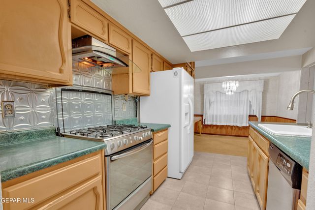 11001 TOM WEISKOPF Drive, El Paso, TX 79936