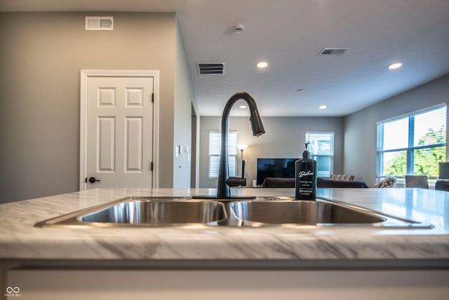 6024 Medina Spirit Drive, Indianapolis, IN 46237