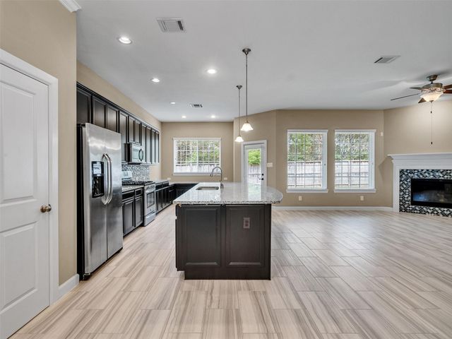 375 Westlake Terrace Drive, Conroe, TX 77304